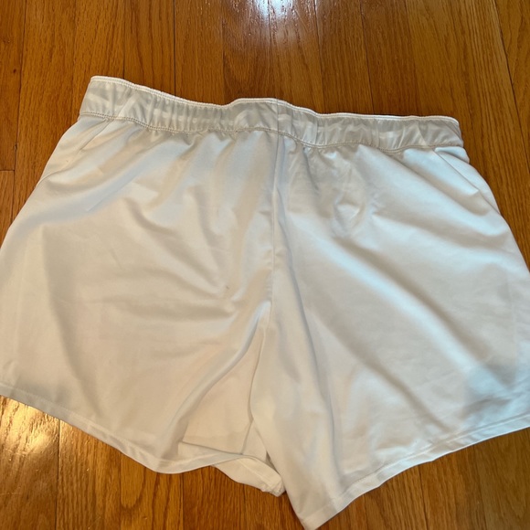 Nike Women’s Dri Fit workout short, white - Picture 4 of 4